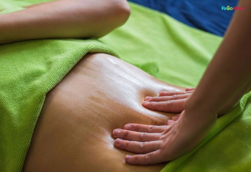 Những lưu ý quan trọng khi massage mẹ sau sinh