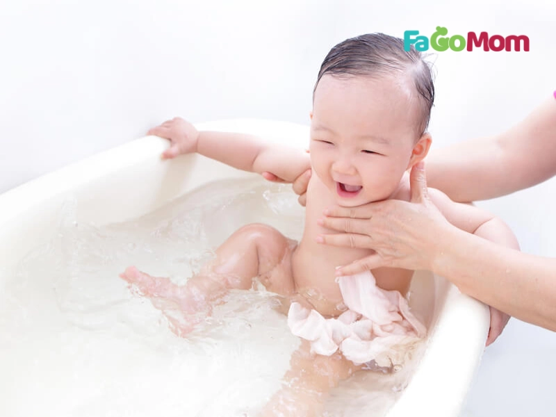 Lịch trình bú và ngủ của bé