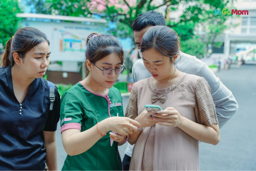 Hướng Dẫn Chi Tiết Quy Trình Đặt Bảo Mẫu Chăm Bé Theo Giờ An Toàn Và Hiệu Quả