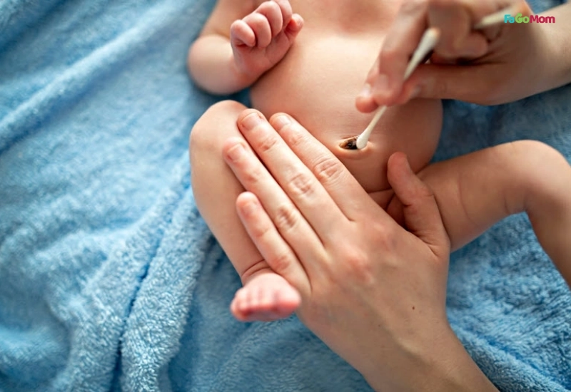 Hướng dẫn chi tiết cách vệ sinh rốn cho bé sơ sinh tại nhà