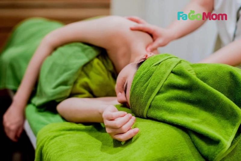 Tại sao nên chọn dịch vụ massage bụng sau sinh chuyên nghiệp từ FaGoMom?