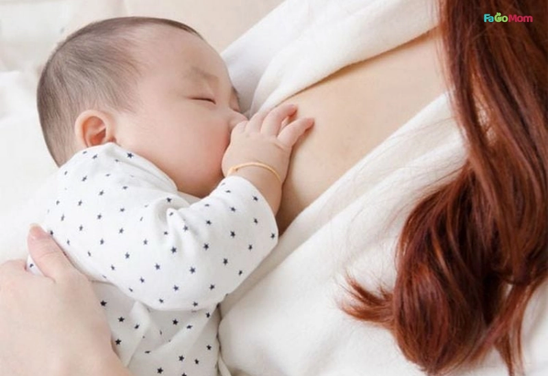 Nuôi con bằng sữa mẹ