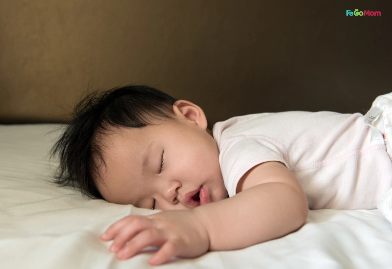 Lịch trình bú và ngủ của bé