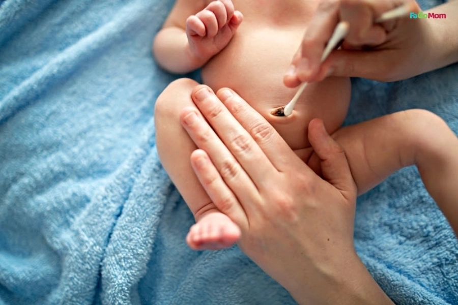 Hướng Dẫn Chi Tiết Cách Vệ Sinh Rốn Cho Bé Sơ Sinh An Toàn, Đúng Cách