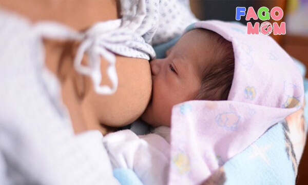 Редовно доете го вашето бебе за да ги намалите блокираните млечни канали