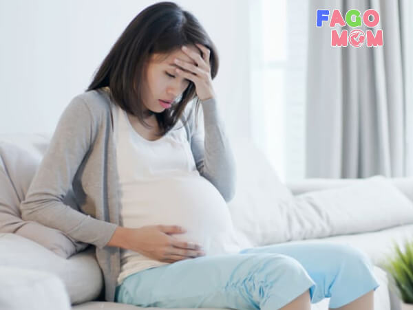 Mẹ bầu bị đau đầu khi mang thai