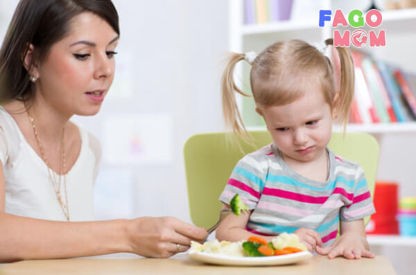 Khi ép ăn quá, sẽ làm giảm khả năng thèm ăn ở trẻ