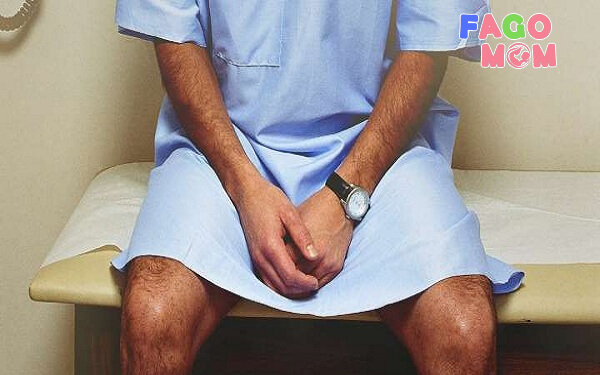 Các triệu chứng của ống dẫn tinh ở một người đàn ông bị thắt ống dẫn tinh là gì?