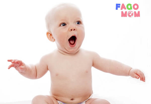 Trẻ 7-8 tháng tuổi bắt đầu với sự phát triển của cơ thể