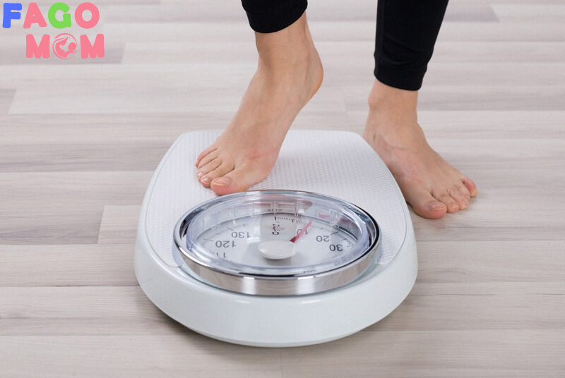 Bị tăng cân không kiểm soát sau sinh