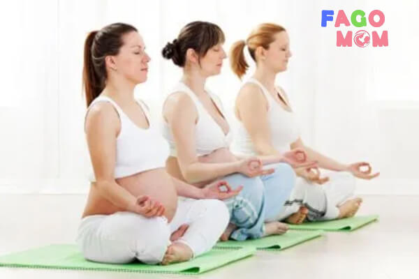 Mẹ bầu nên tập yoga khi mang thai
