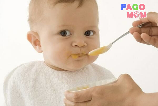 Во зависност од телото на секое дете, родителите му даваат на бебето разумна количина сирење