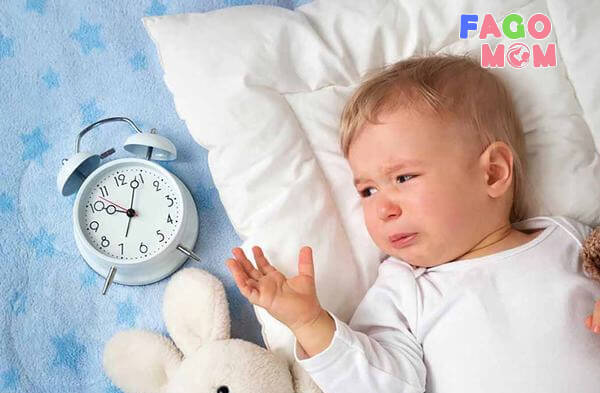 Nguyên nhân từ lối sống sinh hoạt khiến trẻ sơ sinh mất ngủ
