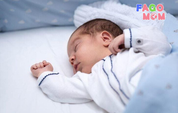 Ngưng thở khi ngủ ở trẻ sơ sinh có thể là nguyên nhân đổ mồ hôi bất thường