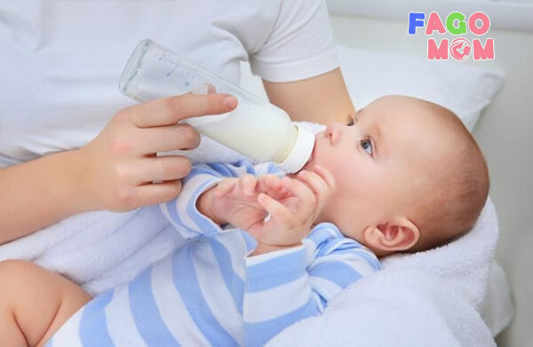 Trẻ bị kiết lỵ có uống sữa được không?