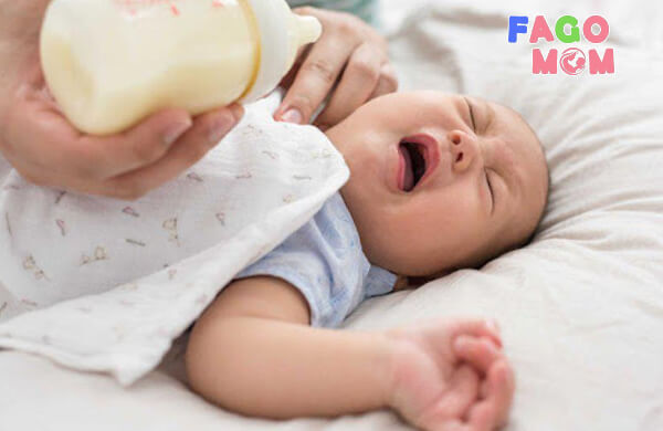 Trẻ uống sữa cũng là nguyên nhân dẫn dẫn đến tình trạng bệnh